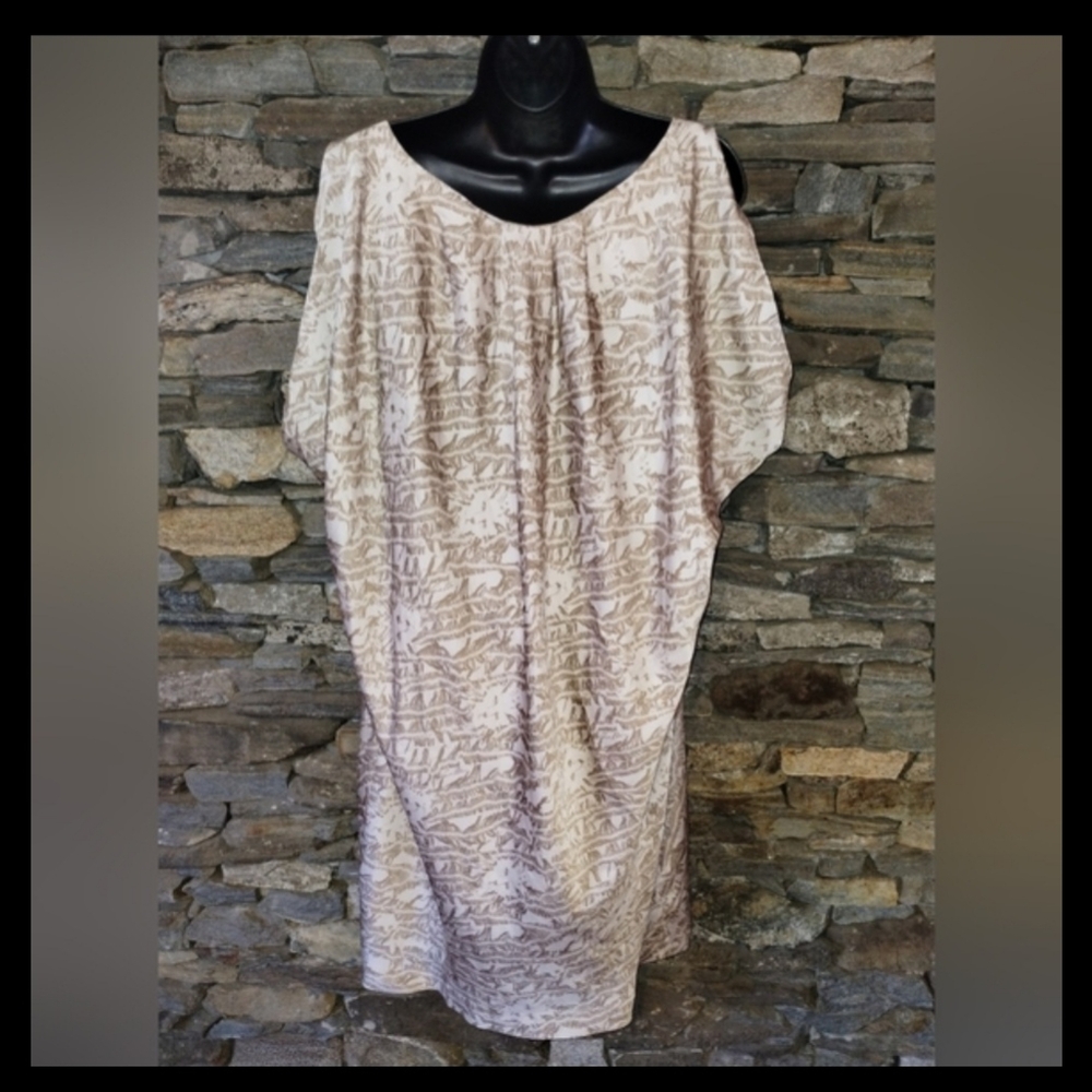 Anne Klein emblem soft tan and white dress, size large short sleeve, loose fit